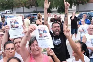 Recogen fondos para otra autopsia al fallecido en una celda de Comisaría de Elche