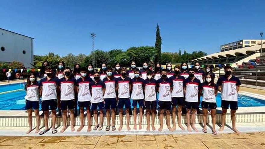 Nadadores del Navial presentes en Jaén.