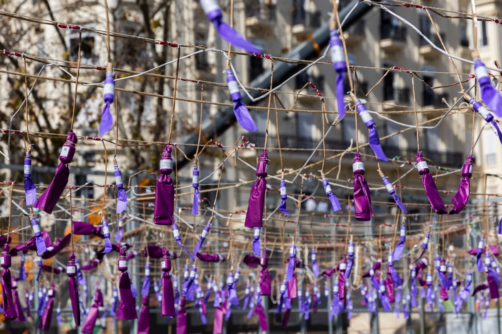La mascletà violeta visibiliza la lucha feminista en el 8M