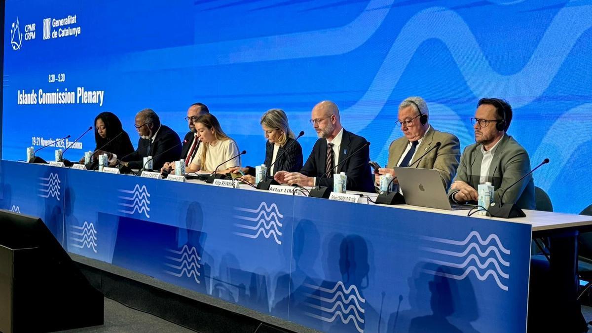 El viceconsejero del Gabinete del Presidente, Octavio Caraballo, en la Comisión de Islas de la CRPM en Barcelona.