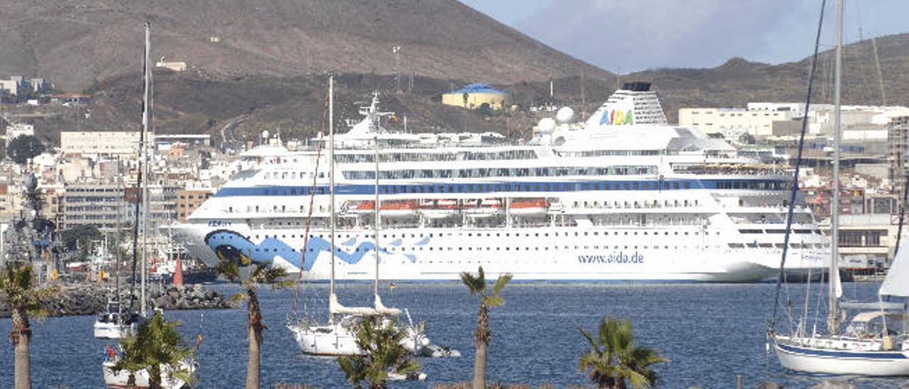 La Luz se estrena como puerto base de cruceros en temporada estival