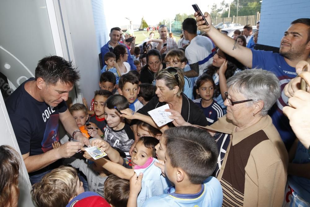 Dos centenares de aficionados jalean al Celta en su regreso a los entrenamientos