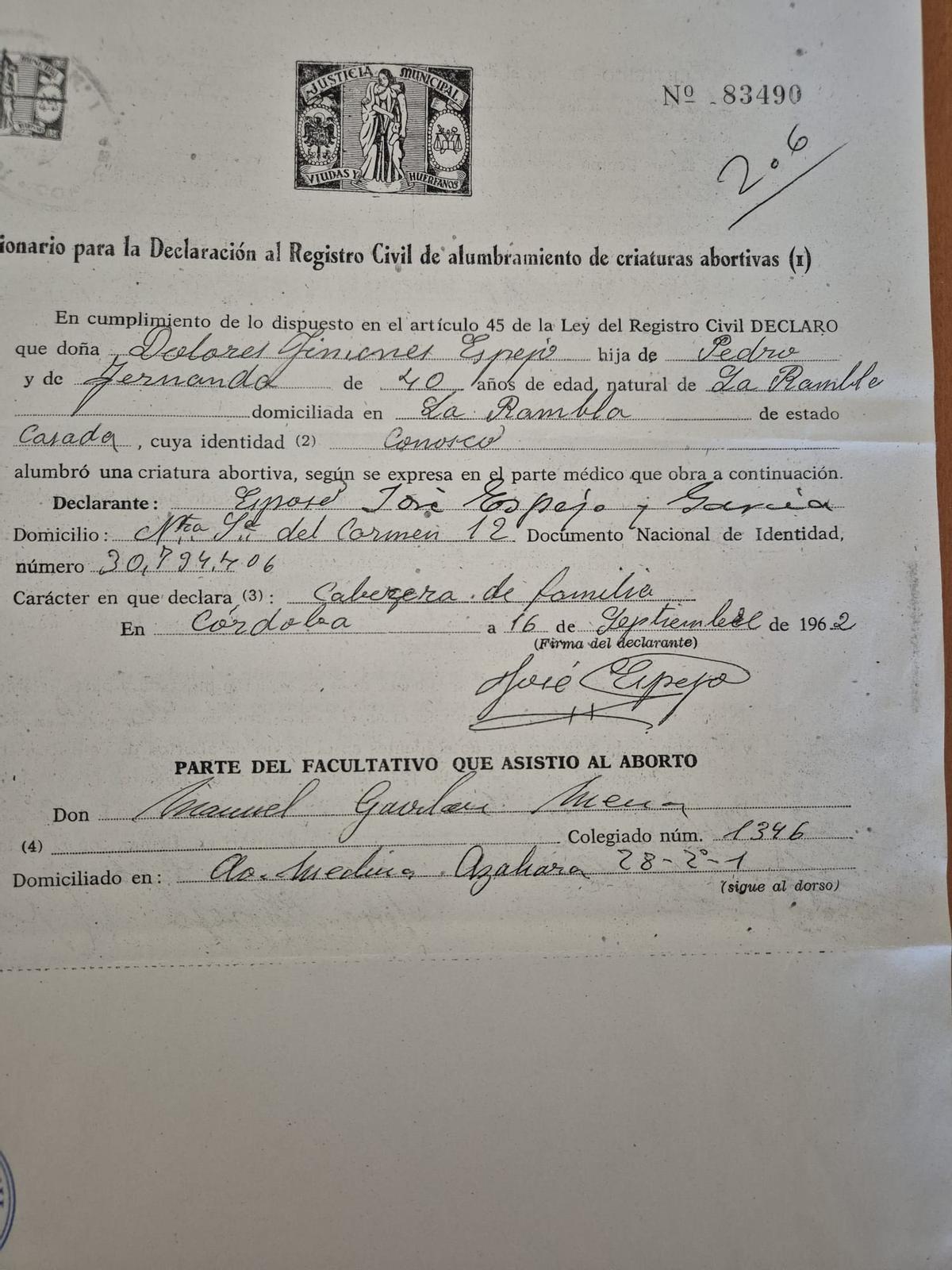 Certificado de la defunción del bebé, que se da como "criatura abortiva".