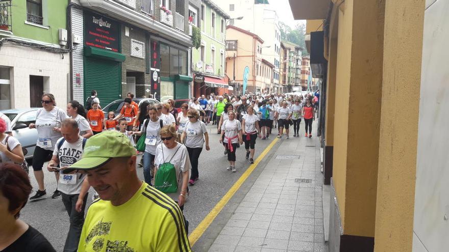 &quot;El Día de la familia minera&quot; reúne en Turón a 1.200 personas