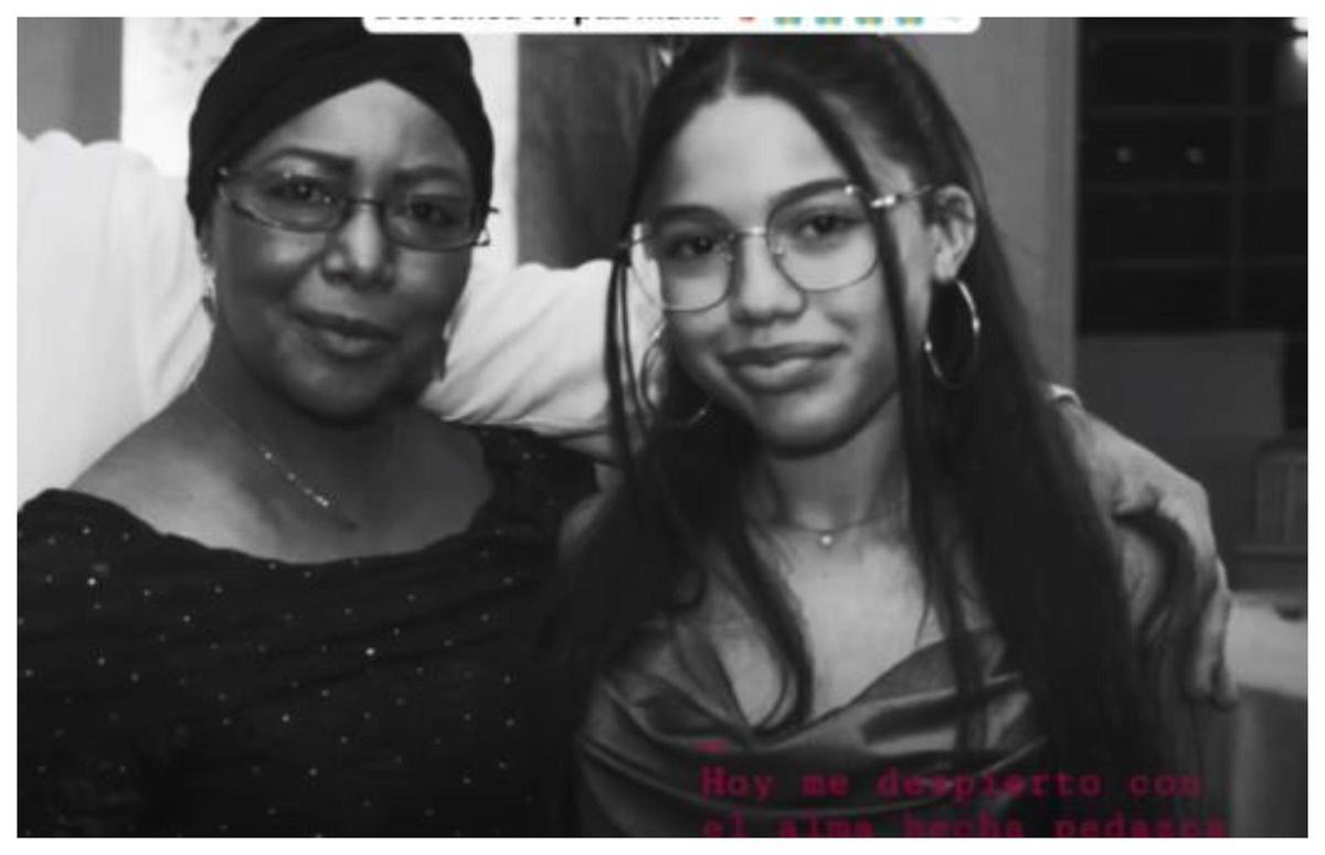 Foto publicada por Sandra Valero, con su madre