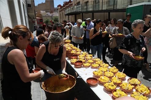 Más de 7000 'cassoletes' en el día de les Calderes de Almassora