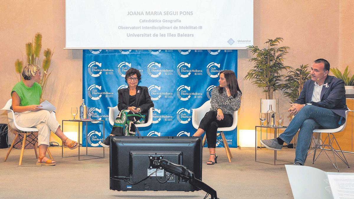 Mar Ferragut, Joana Maria Seguí, Inés Rey y Francesc Dalmau durante la mesa redonda celebrada el pasado miércoles en el Club Diario de Mallorca.