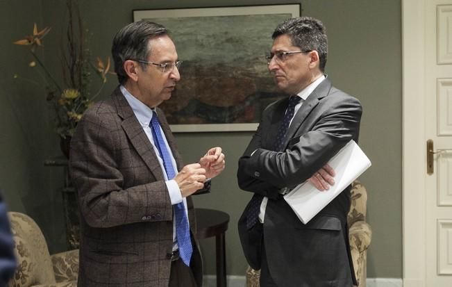 10/04/2017.CANARIAS.Sesión de comisión sobre la reforma del sistema electoral en el Parlamento de Canarias..Fotos: Carsten W. Lauritsen