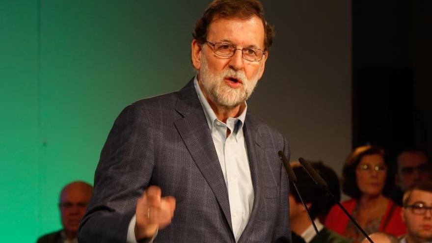 Rajoy diu a Sevilla que investir Puigdemont seria «il·legal».
