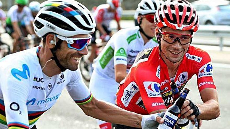 Primoz Roglic y Alejandro Valverde celebran su podio en la Vuelta a España 2019.