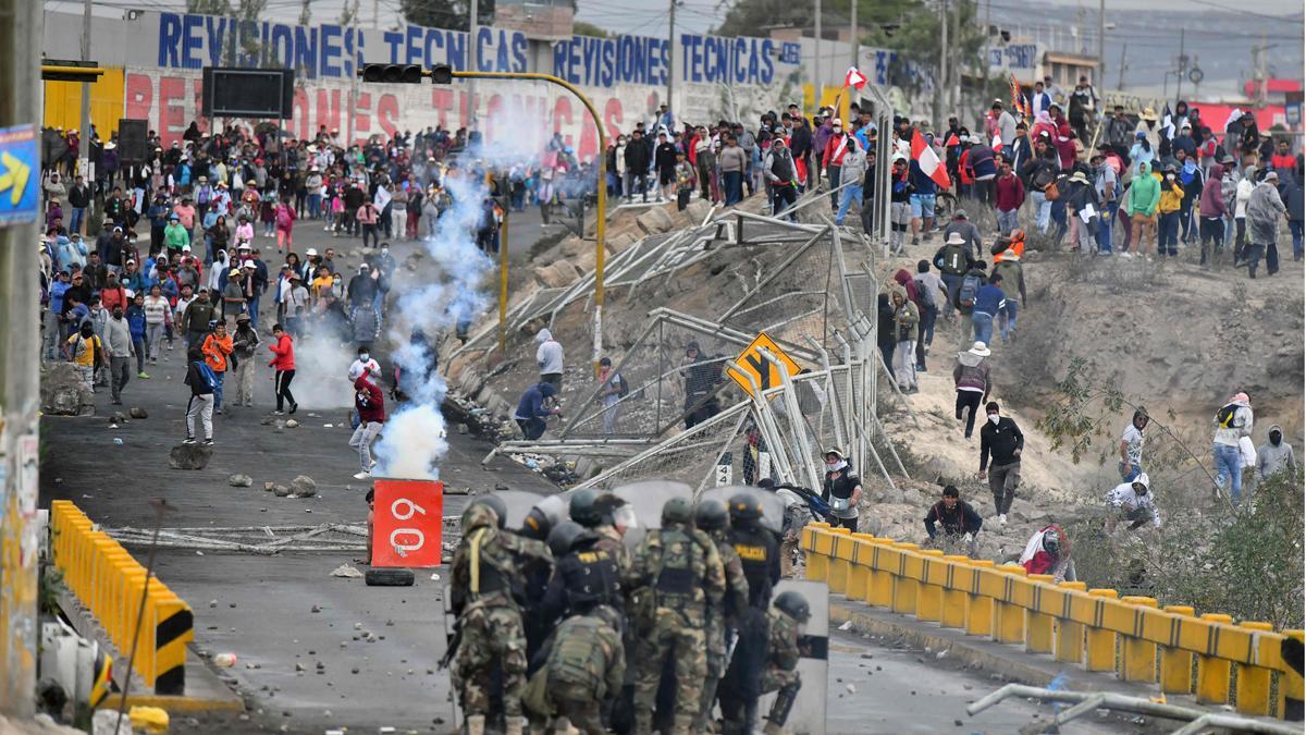 Miles de peruanos exigen en las calles la dimisión de Dina Boluarte