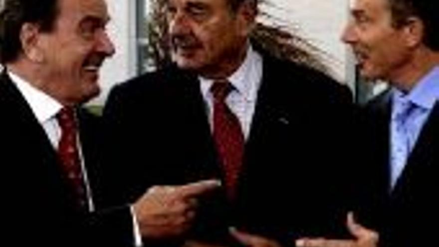 Chirac y Schröder no logran ganar a Blair para su causa sobre Irak