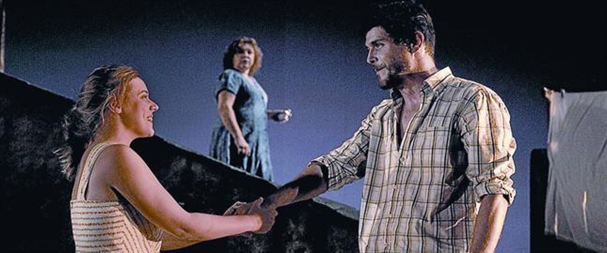 Maria Rodríguez, Ernest Villegas i, al fons, Mercè Arànega, el triangle de ’Misteri de dolor’. Maria Rodríguez, Ernest Villegas i, al fons, Mercè Arànega, el triangle de ’Misteri de dolor’.