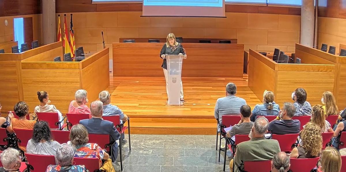 Gemma Badia anuncia els primers detalls de la piscina descoberta de Gavà Gemma Badia anuncia els primers detalls de la piscina descoberta de Gavà