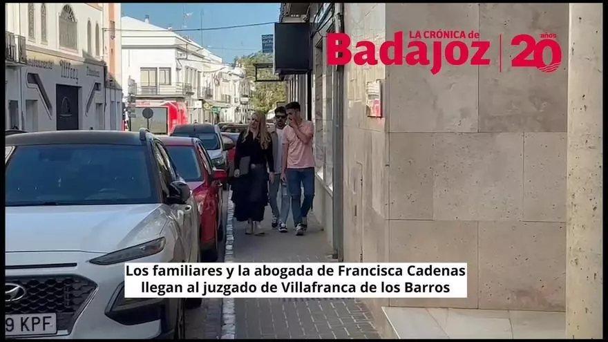 Vídeo | Llegada a los juzgados de Villafranca de los Barros de los familiares de Francisca Cadenas