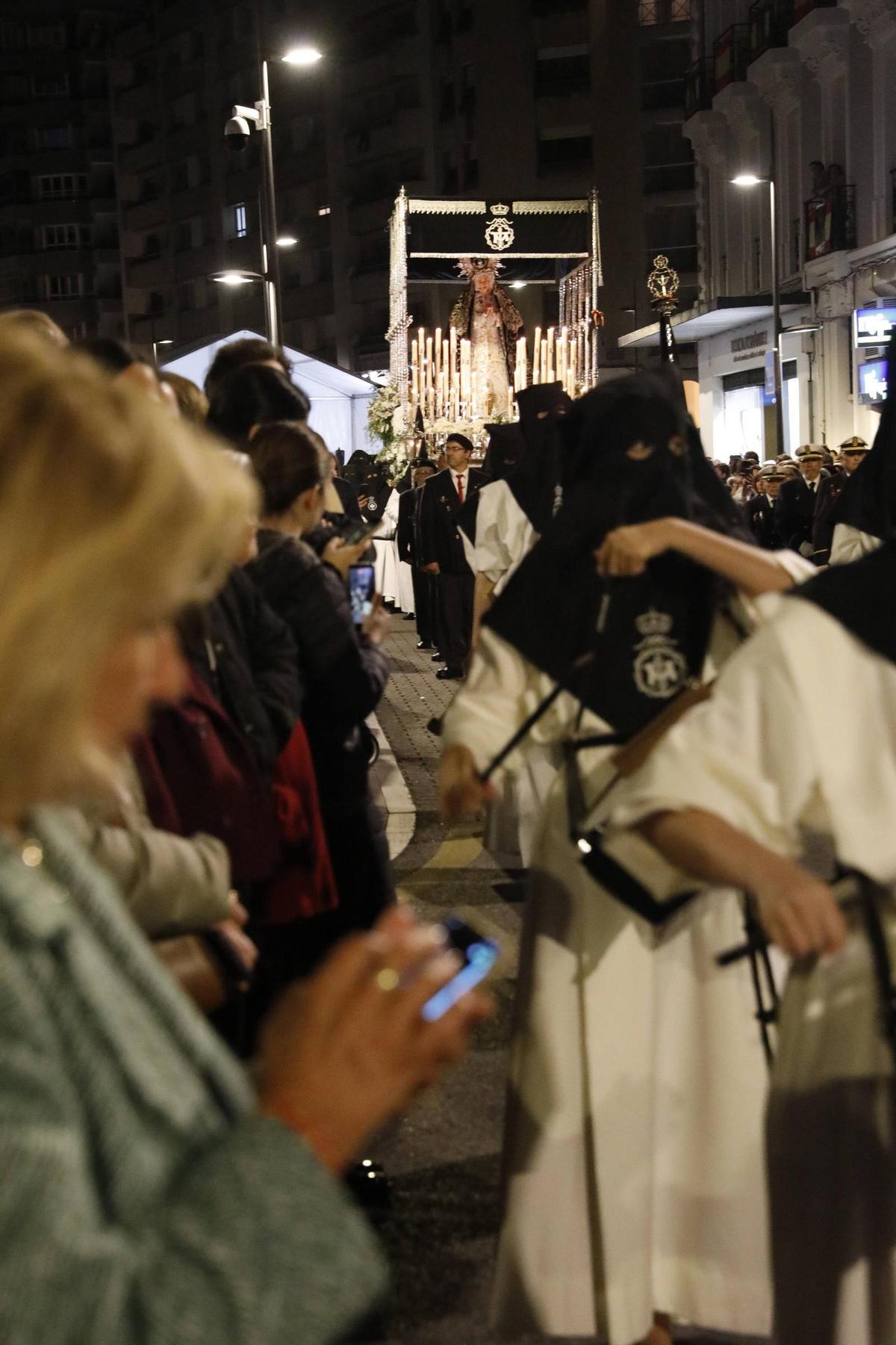EN IMÁGENES: Emocionante procesión de la Soledad el Viernes Santo en Avilés