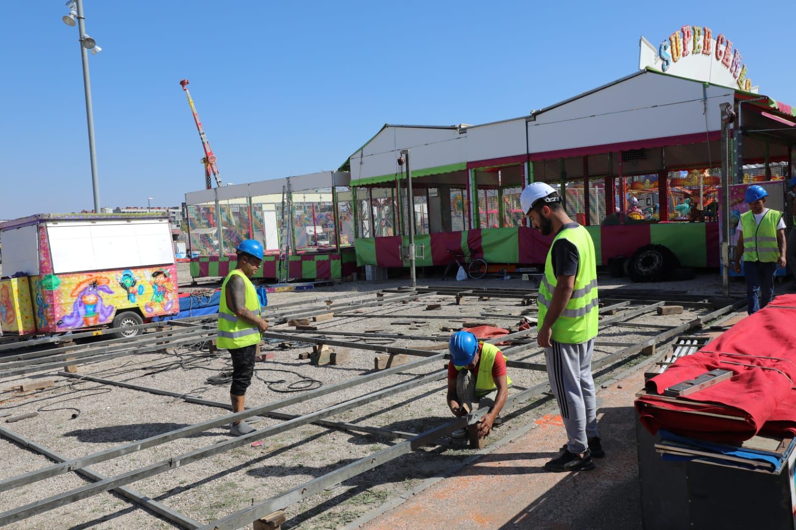 En imágenes | El recinto ferial se prepara para las inminentes Fiestas del Pilar