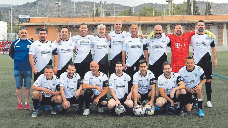 Fútbol de Veteranos | El Ripollés-Gesdepro remonta tras ir por debajo hasta en cinco ocasiones (5-6)