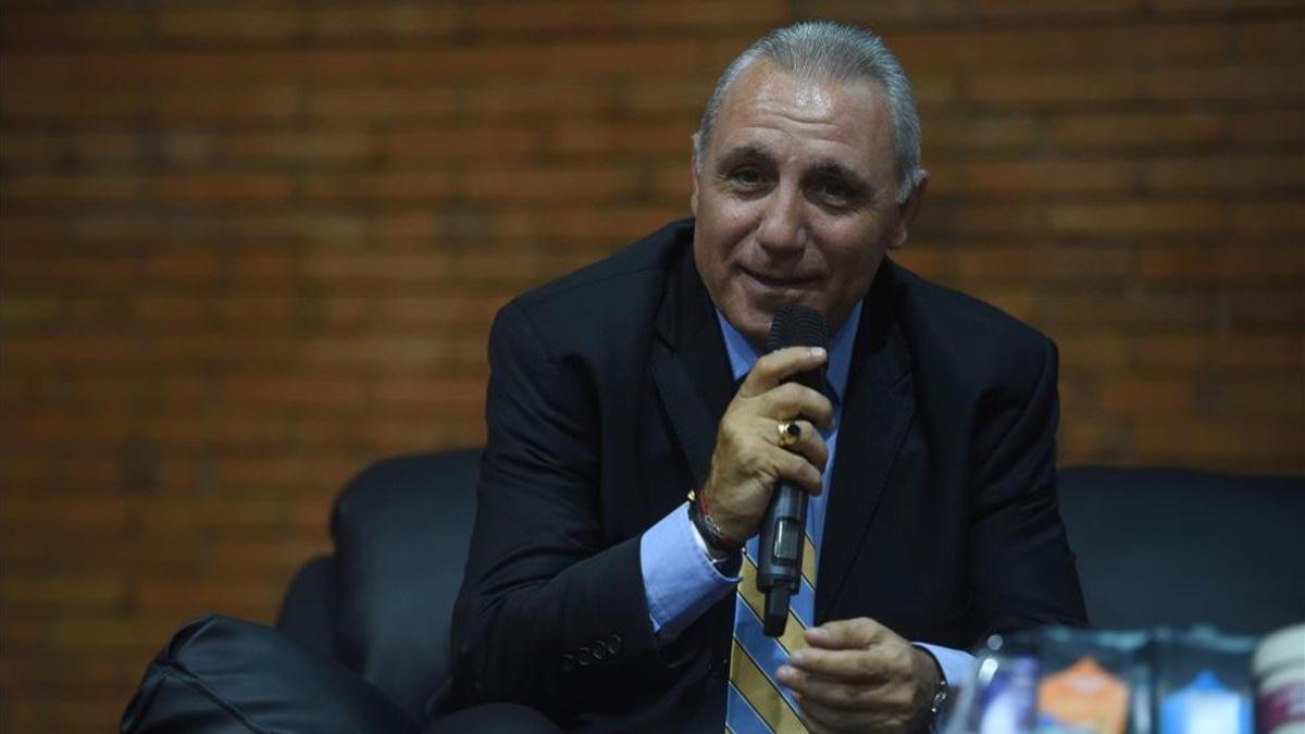 Stoichkov se mojó por Lainez desde Univisión