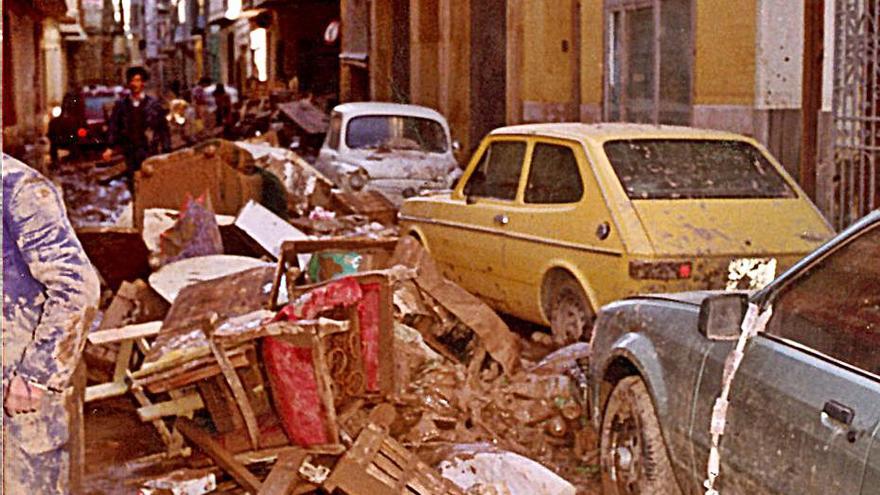 Alzira, tras la pantanada de Tous de 1982, que nadie olvida. | LEVANTE-EMV