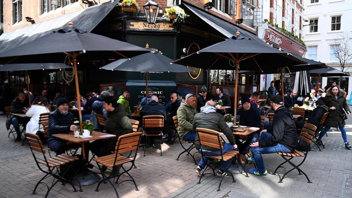 La terraza de un bar en Londres.