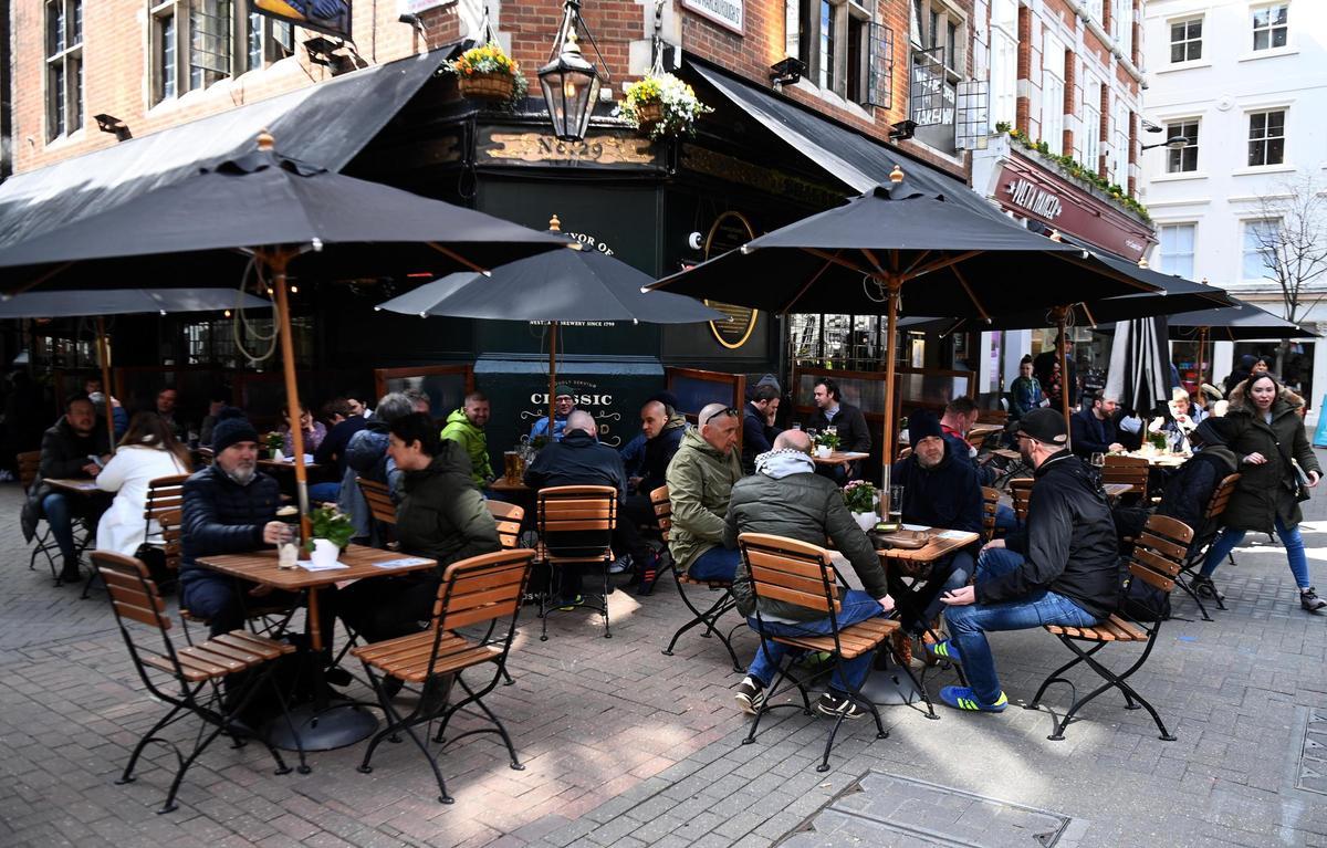 La terraza de un bar en Londres.