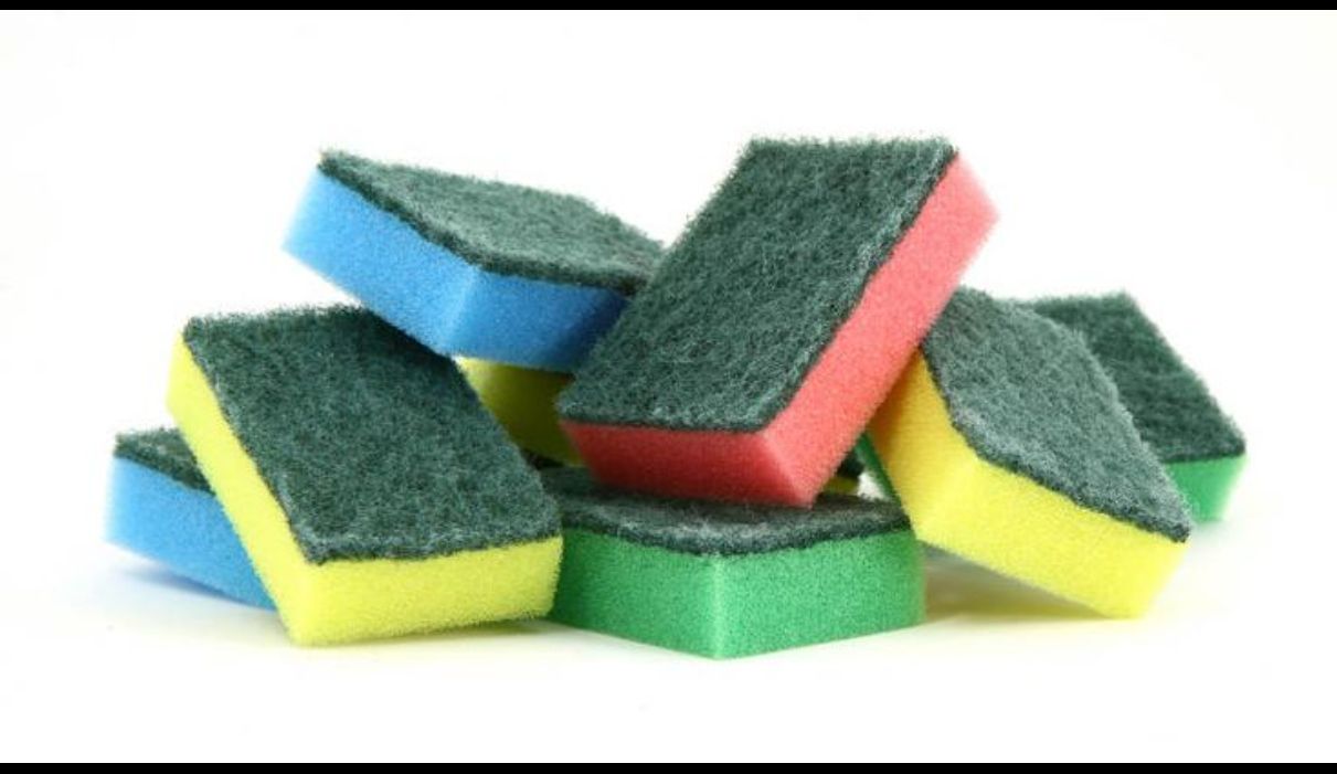 Trucos de limpieza: La importancia del color de los estropajos en la  limpieza del hogar