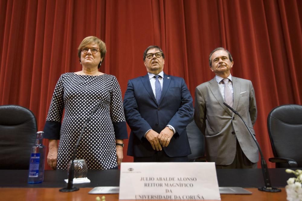 Al acto ha acudido la secretaria de Estado de Universidades, Investigación, Desarrollo e Innovación, Ángeles María Heras, quien deja la puerta abierta a una reforma de la universidad pública.