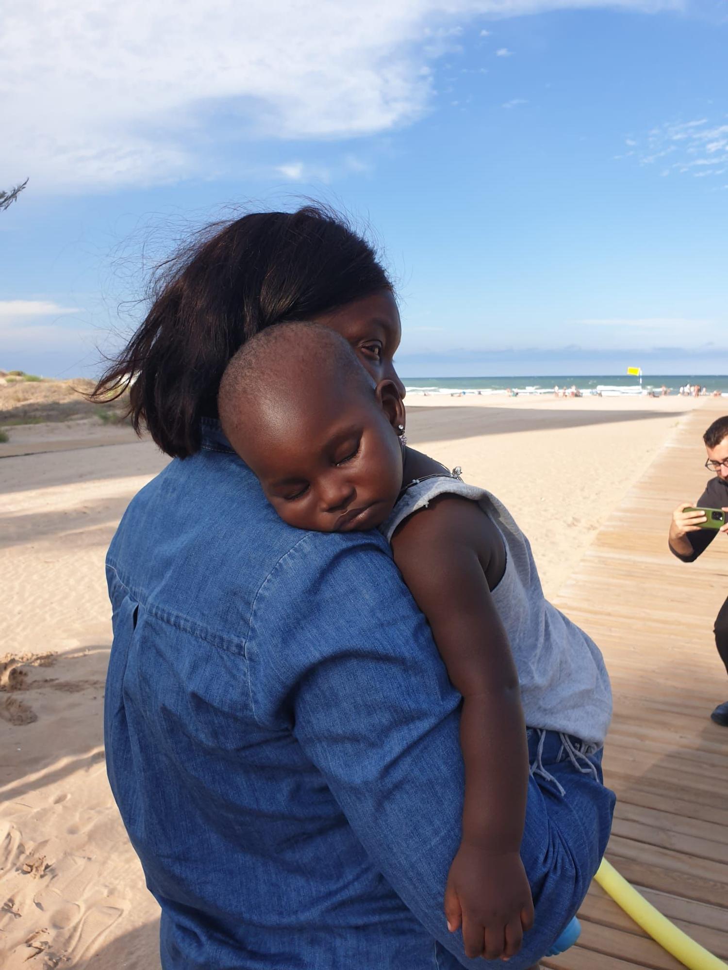 Así ha sido el encuentro de niños con el mar que nunca antes habían visto