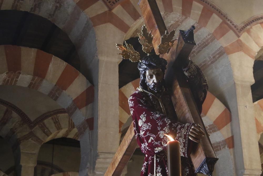 En imágenes, el Vía Crucis de las cofradías