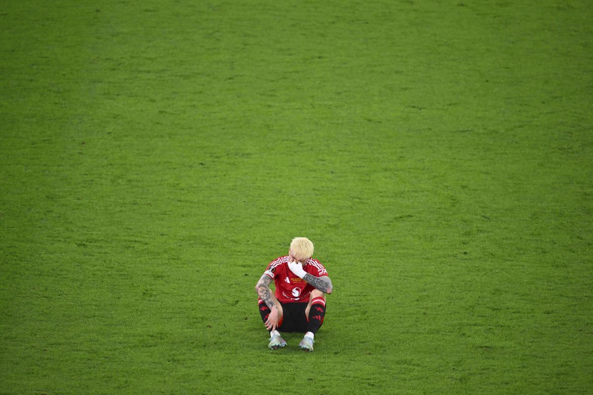 Manchester United's Alejandro Garnacho reacts after the Europa League final soccer match between Tottenham Hotspur and Manchester United at the San Mamés Stadium in Bilbao, Spain, Wednesday, May 21, 2025. (AP Photo/Miguel Oses)