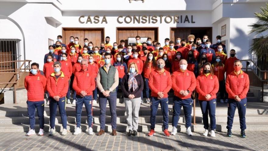 Participantes en el torneo internacional de kárate, en el Ayuntamiento de Palma del Río.