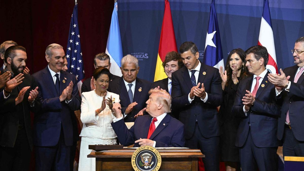 El presidente de Estados Unidos, Donald Trump, durante la cumbre Escudo de las Américas, celebrada en Miami junto a una docena de líderes de extrema derecha de América Latina y El Caribe.