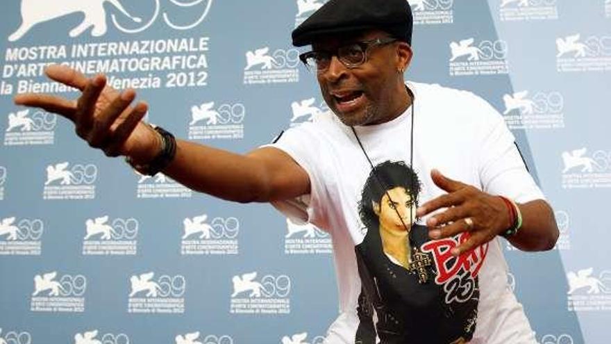 Spike Lee, ayer, en la Mostra de cine de Venecia. / efe