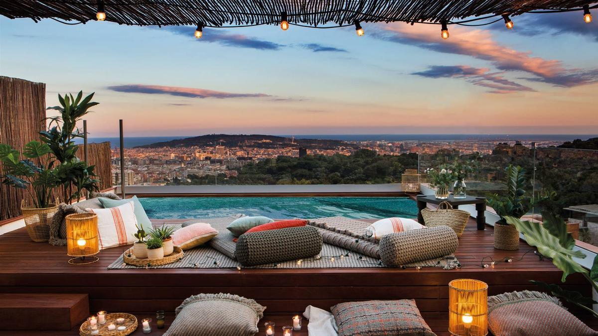 Una piscina de ensueño en una terraza.