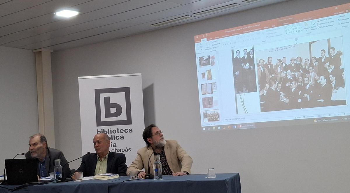 Javier Pérez Bazo, Juan Ramón Torregrosa y el artista Ramón Pérez Carrió, en la presentación de novelas reeditadas de Chabás