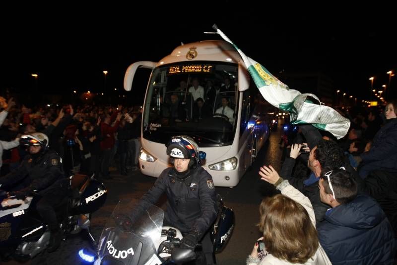 Multitudinaria llegada a Córdoba del Real Madrid