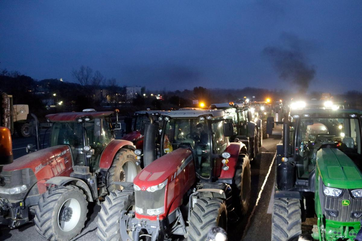 Tractores en Medinyà (Girona), en su camino hacia Barcelona