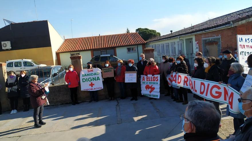 Concentración número 21 en Sayago contra &quot;la degradación irreparable de la asistencia sanitaria&quot;