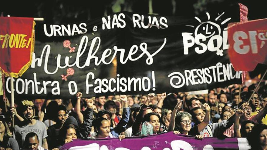 El ultra Bolsonaro roza el 60% de los votos, según los sondeos