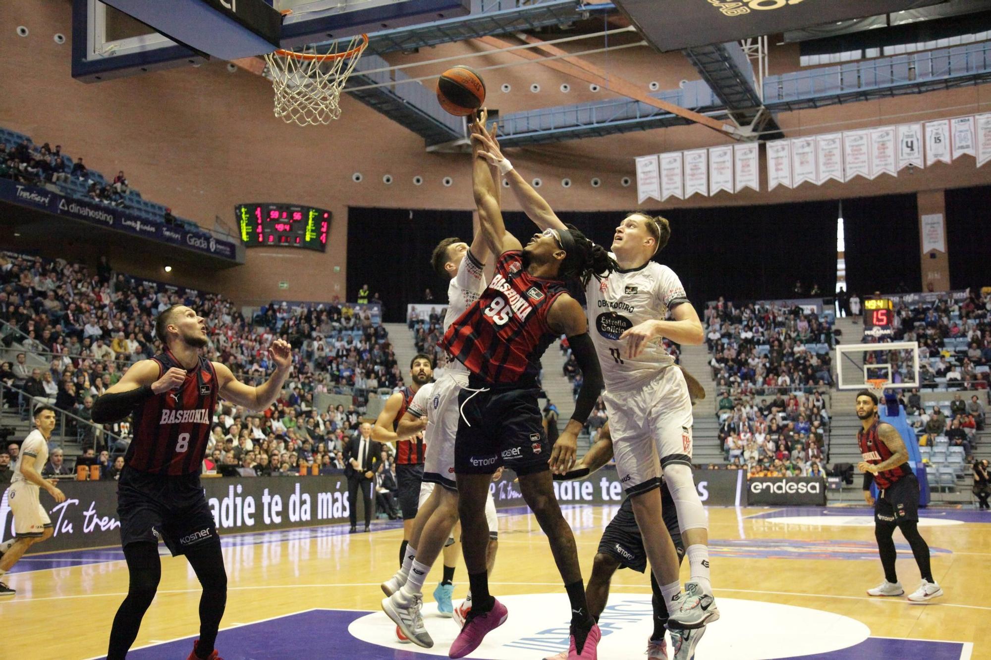 Jordan Howard se viste de héroe y el Obra celebra una victoria para el recuerdo ante Baskonia