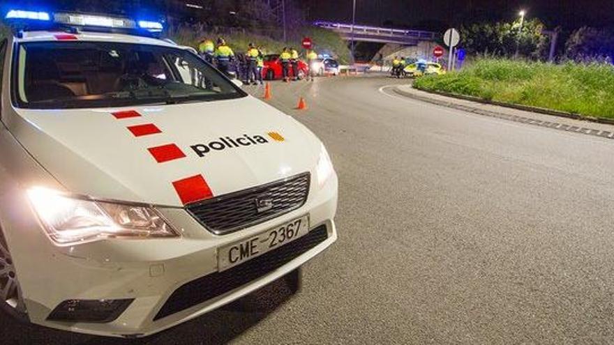 Detingut un conductor ebri que va topar contra una patrulla dels Mossos a l&#039;Alt Empordà