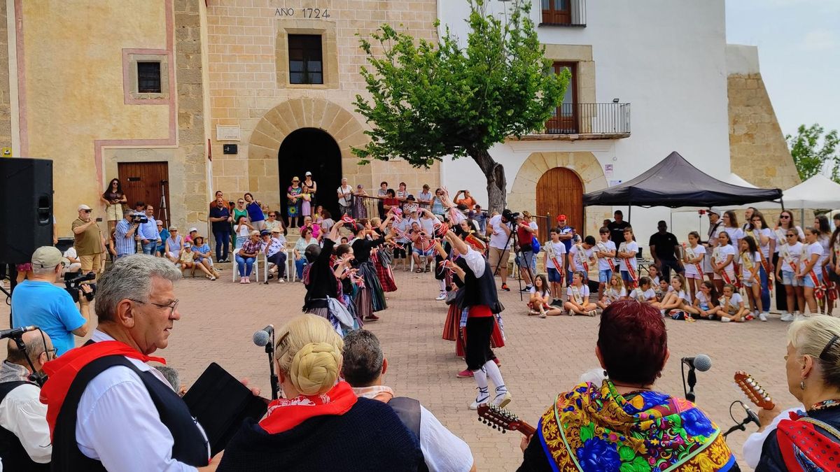 Los vecinos disfrutaron de actos como los bailes tradicionales.