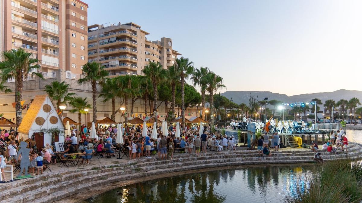 La Fira de Sant Jaume se celebra en el parque del Lago de la playa de la Goleta de Tavernes de la Valldigna