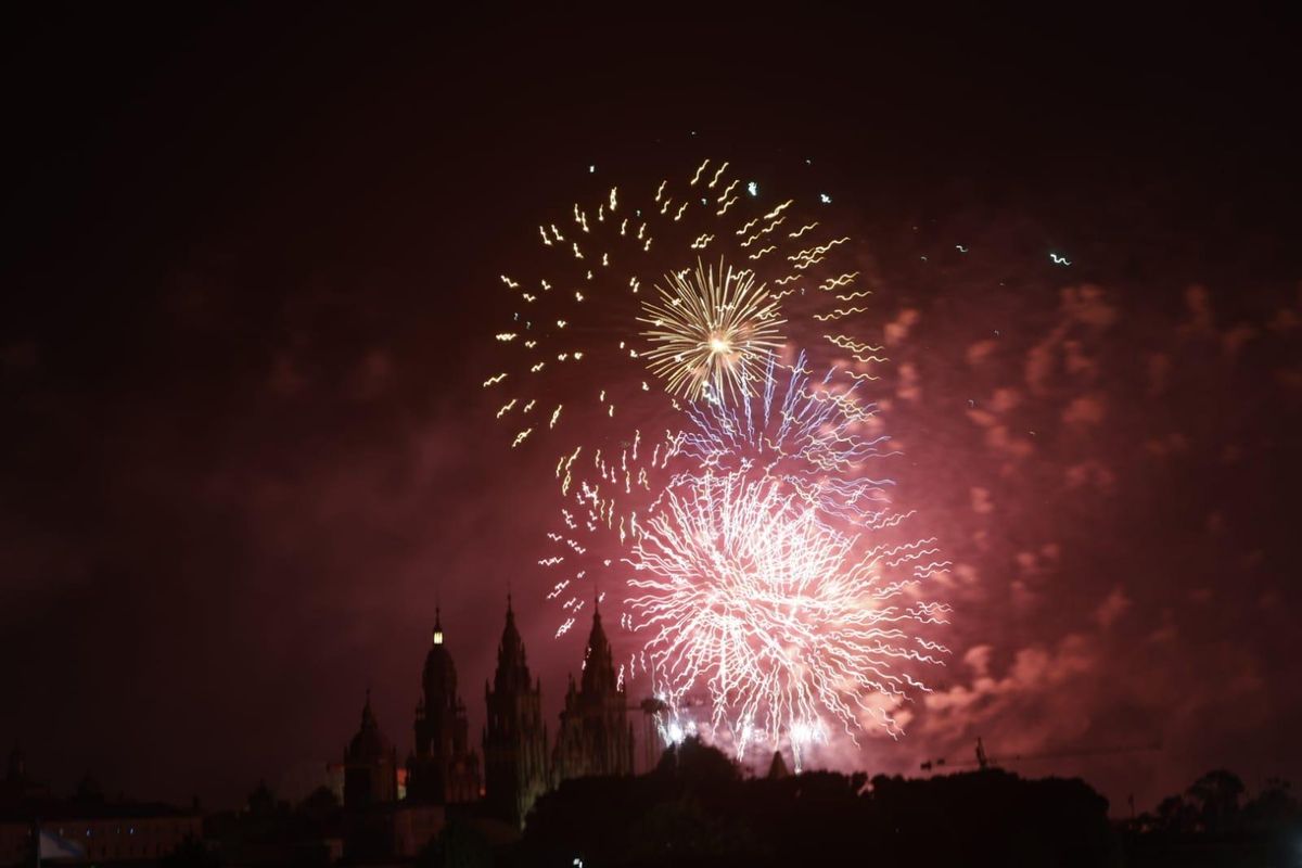 Nueva firma, misma magia: los fuegos cumplen con el Apóstol Santiago