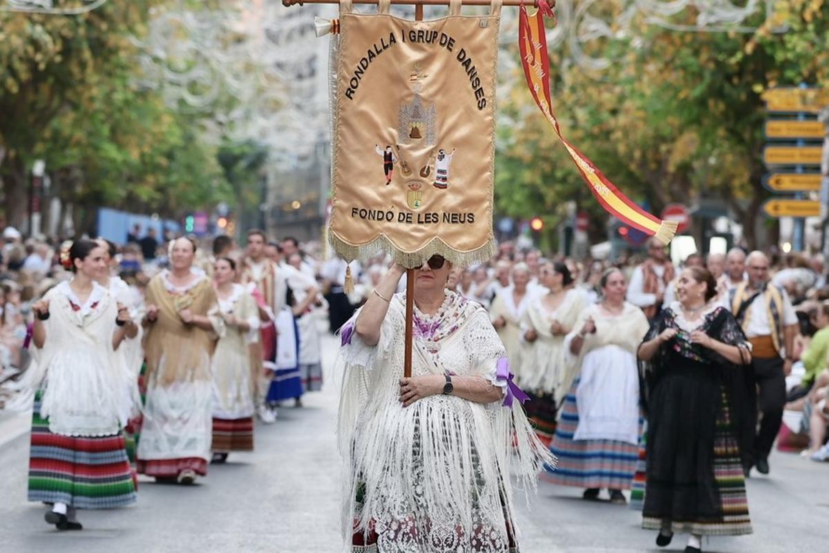 Así es el Desfile Folclórico de las Hogueras de Alicante