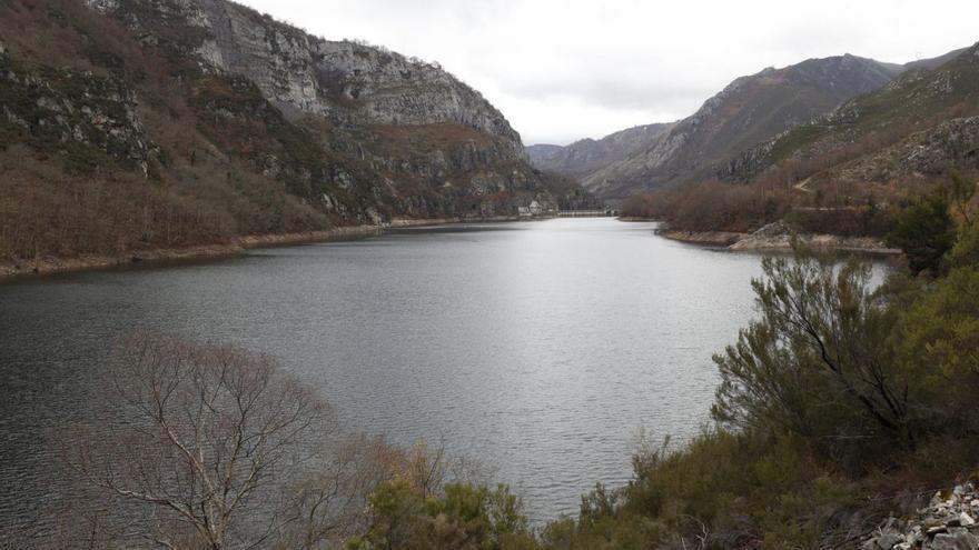 El embalse de Tanes, en una imagen tomada ayer. | MIKI LÓPEZ