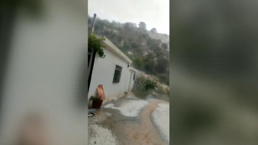 Un rayo incendia una casa en Carratraca