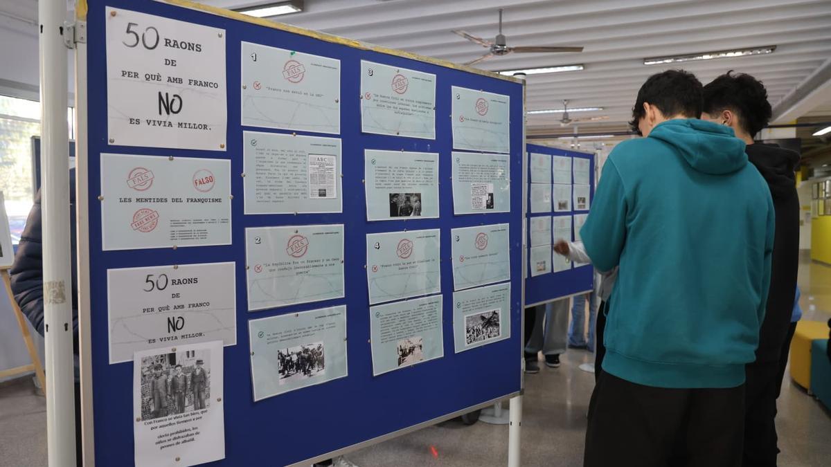 50 mentiras sobre Franco se exponen en el IES Figueras Pacheco de Alicante