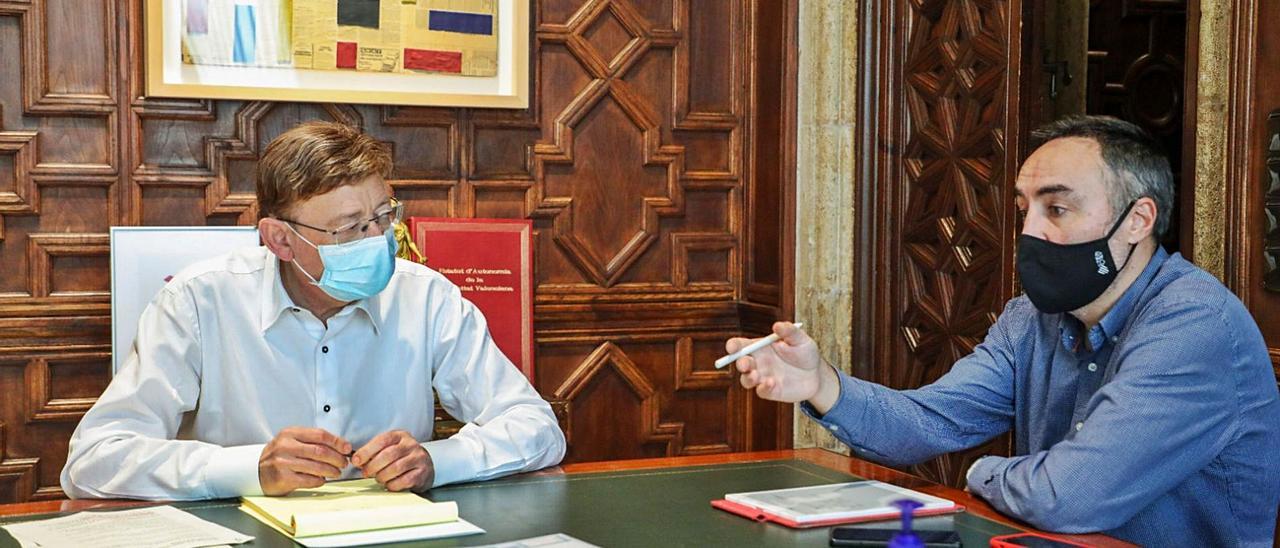 El jefe del Consell, Ximo Puig, en una reunión con el responsable de la Oficina Valenciana para la Recuperación, Juan Ángel Poyatos.